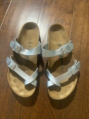Silver Mayari sandals by Birkenstock SZ 34 girls